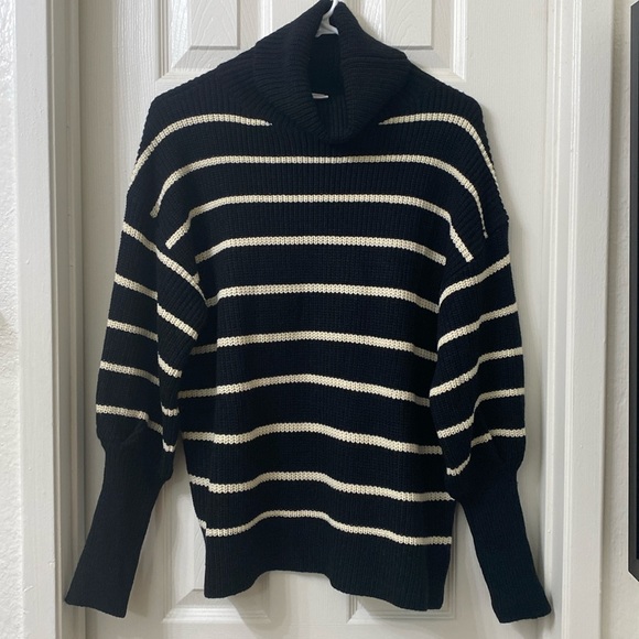 *NWOT* CY Fashion Striped Turtleneck Sweater🖤 - Picture 4 of 9